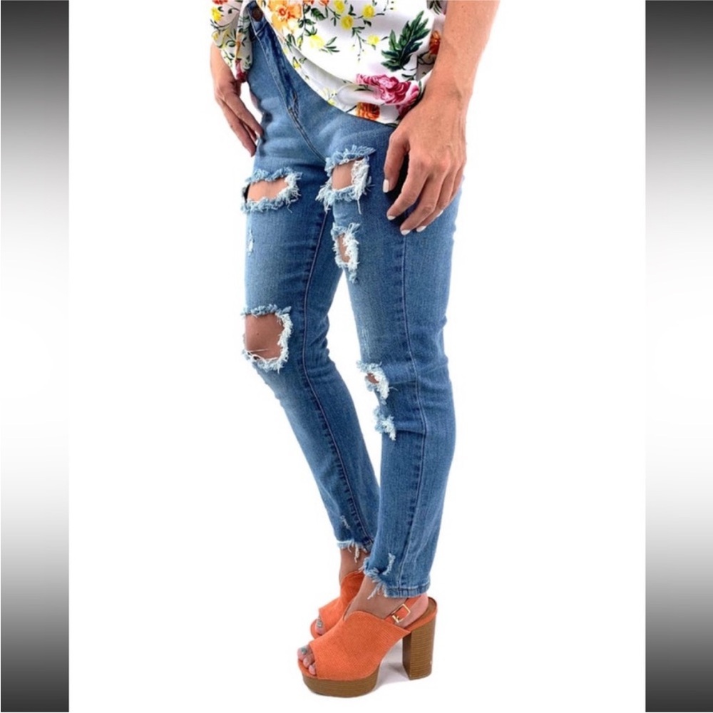 Judy Blues High Waist Light Denim Distressed Girlfriend Fit Jeans 13/31